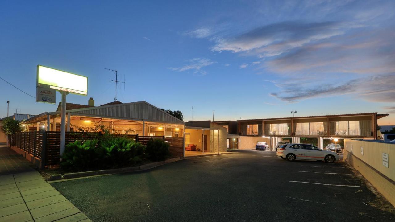 Court Street Motel Parkes Exterior photo